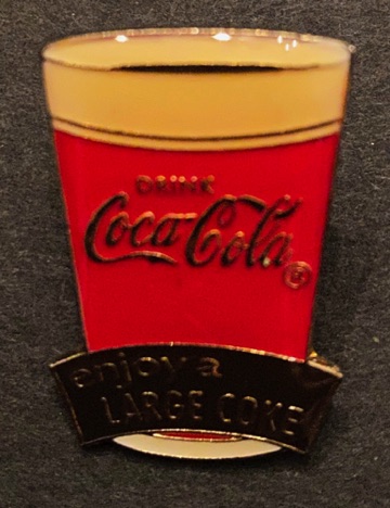 04853-1 € 3,00 coca cola pin glas enjoy a large coke.jpeg